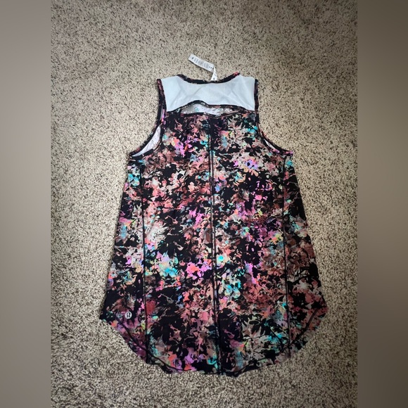 Lululemon - Picture 3 of 3